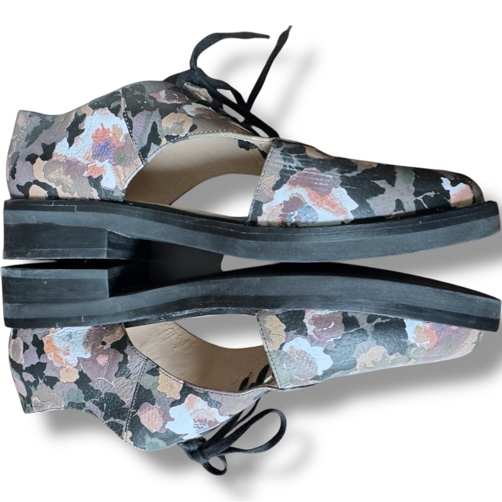 French Connection Size 8 Camouflage Lace-Up Shoes with cutouts